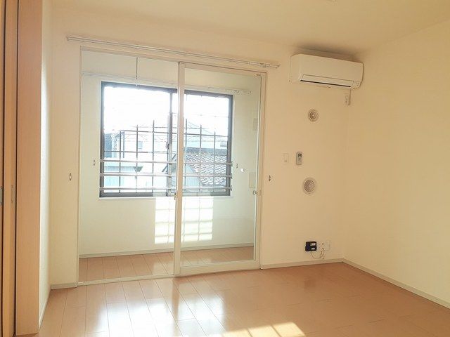 居室・リビング　こちらのリビングで趣味の時間をお楽しみください