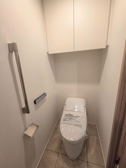 トイレ　温水洗浄便座