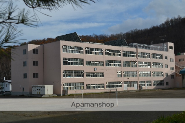 中学校　手稲西中学校（中学校）まで915m