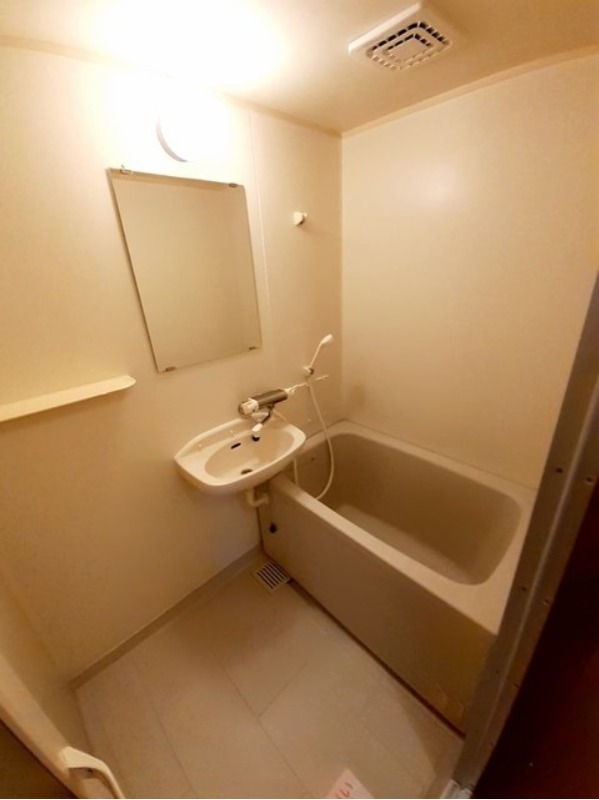 バス・シャワールーム　図面と現状に相違がある場合には現状を優先