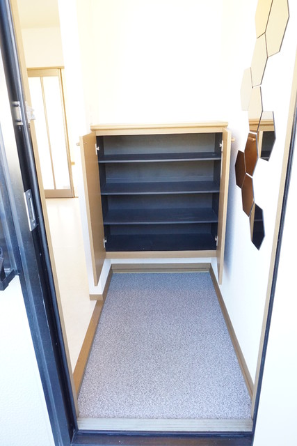 玄関　玄関には下駄箱あります