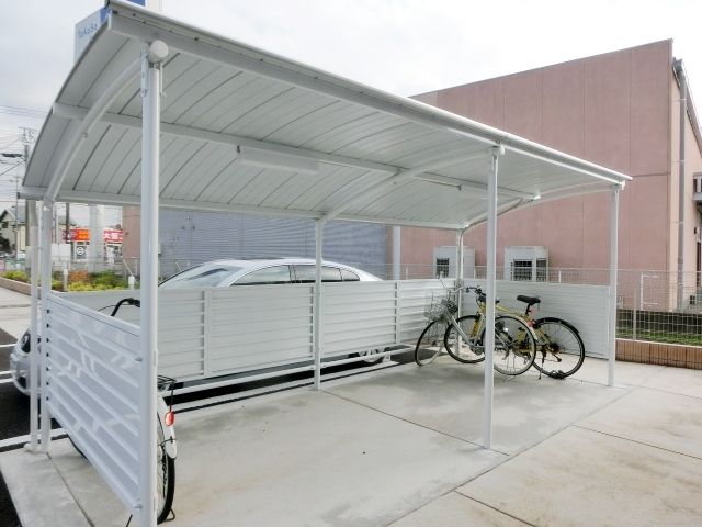 その他　屋根付き駐輪場です