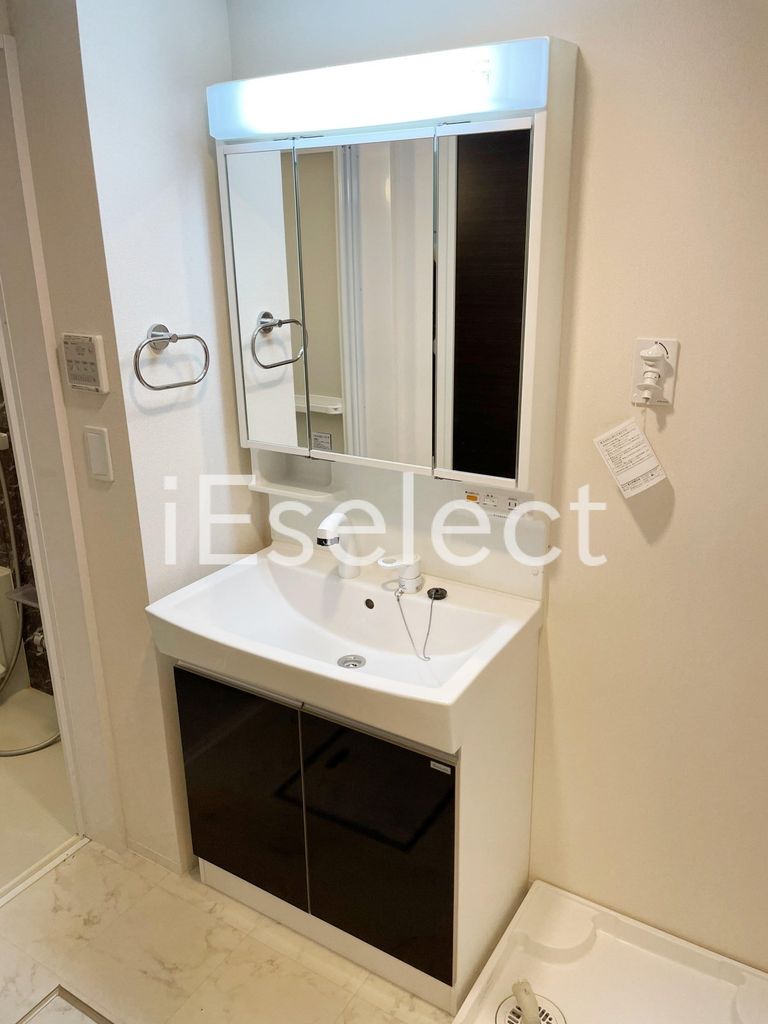 洗面設備　朝の忙しい時間に便利な洗髪化粧台！