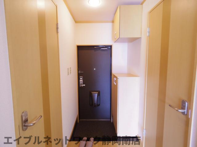 玄関　収納もある玄関です