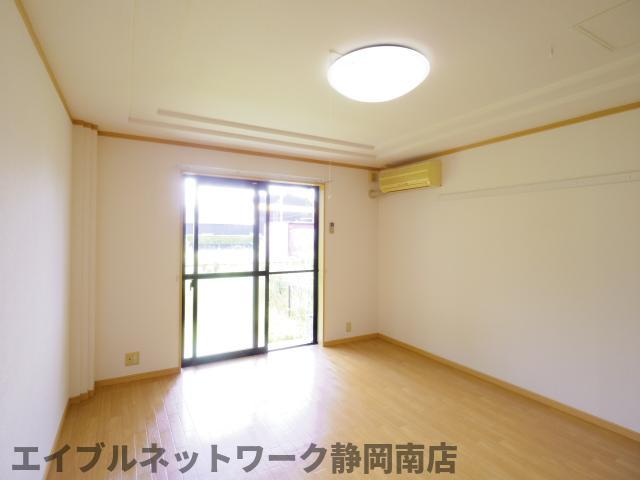 居室・リビング　ゆったり過ごせる居間です