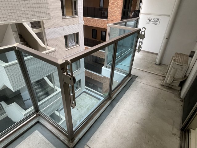 バルコニー　開放的で明るい空間を演出してくれるバルコニーです