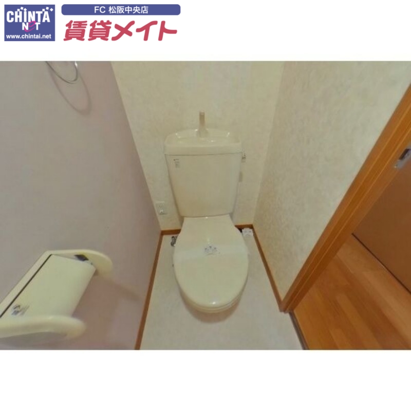 トイレ　同型参考写真です。