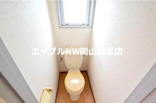 トイレ　別のお部屋の写真です。実際とは異なります。