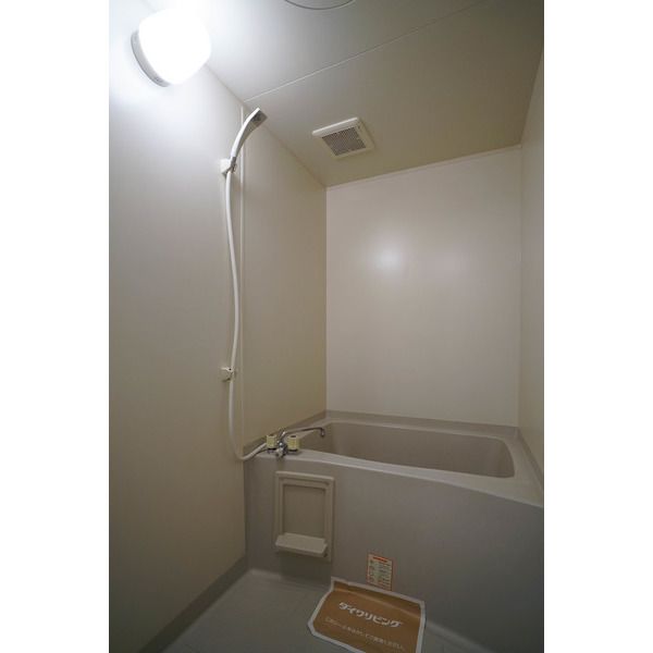 バス・シャワールーム　同じ建物の別のお部屋