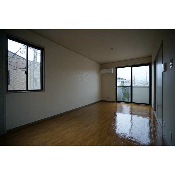 居室・リビング　同じ建物の別のお部屋