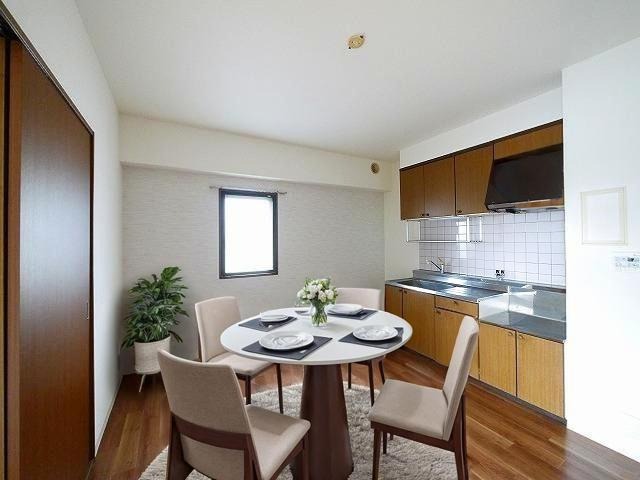 居室・リビング　CGで家具等を配置したもので家具等は含まれません