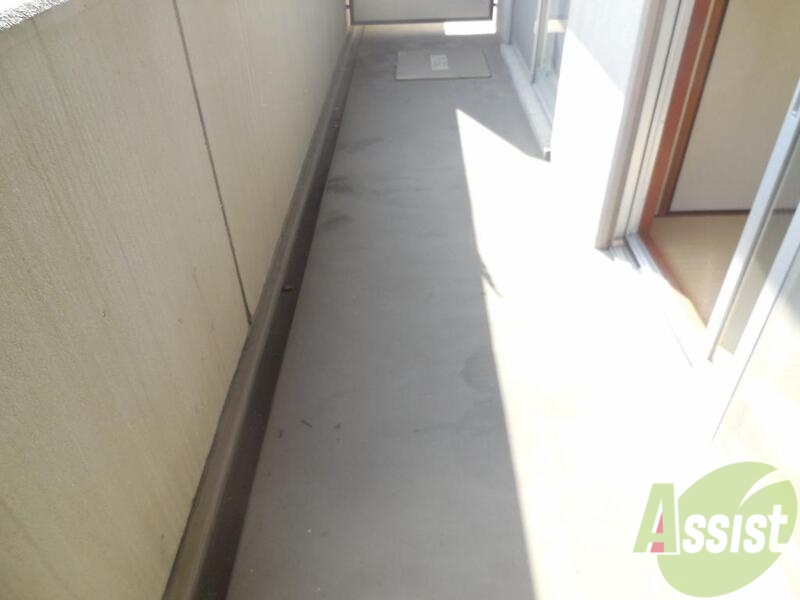 バルコニー　日当たりバッチリ、ふかふかのお布団で眠れますよ。