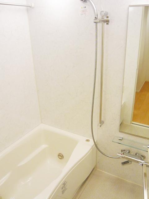 バス・シャワールーム　※別部屋参考写真