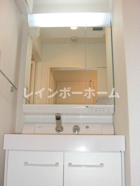 洗面設備　脱衣スペースもあります