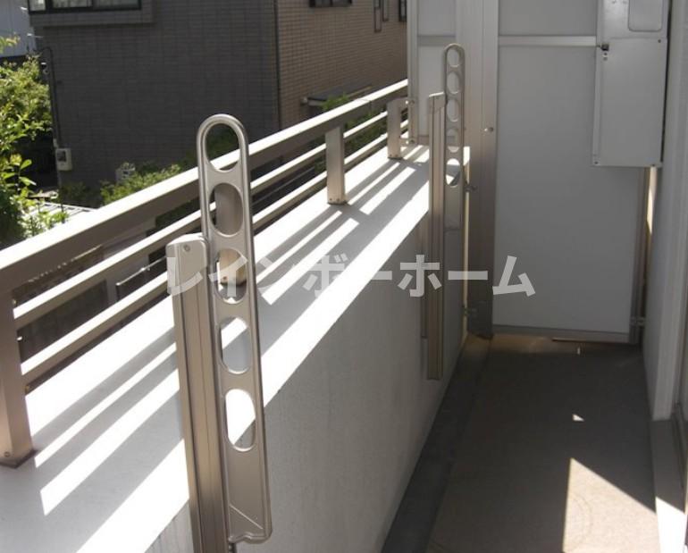 バルコニー　外からの目が気にならないバルコニーで洗濯物が干せます