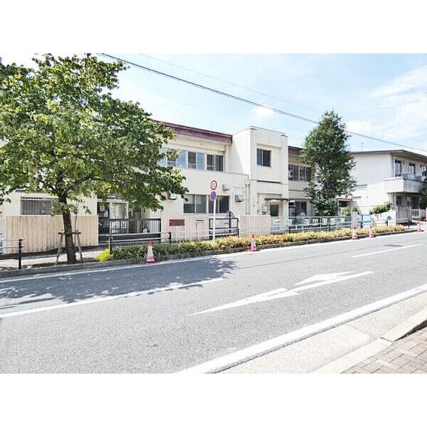 玄関　【保育園】亀の井保育園まで371m