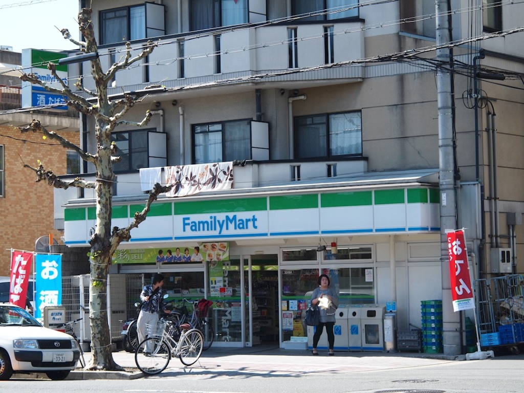 コンビニ　ファミリーマート 百万遍店（コンビニ）まで84m