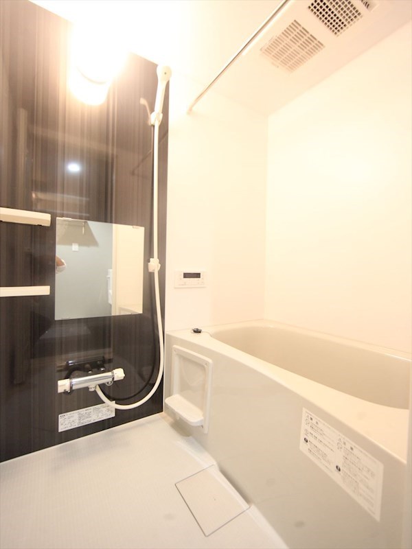 バス・シャワールーム　浴室暖房乾燥機付　追い焚き・オートバス機能付お風呂