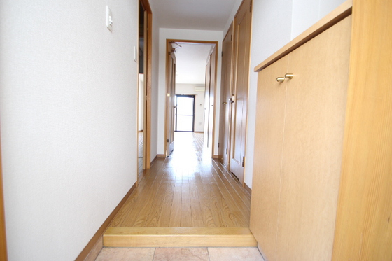 玄関　※別部屋の写真です