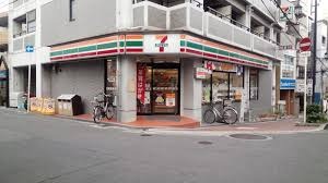 コンビニ　セブンイレブン（コンビニ）まで445m
