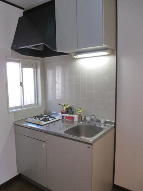 キッチン　★小窓付いてるので料理中の煙も気になりません★