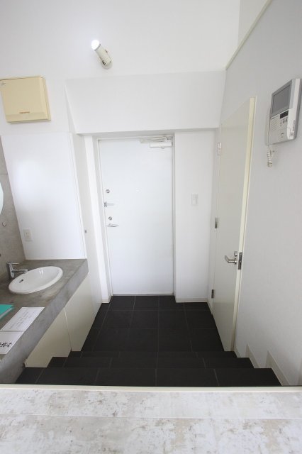 玄関　同物件別室です。