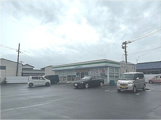 コンビニ　ファミリーマート福津宮司六丁目店（コンビニ）まで512m
