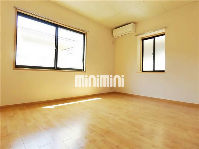 居室・リビング　２面彩光の明るいお部屋