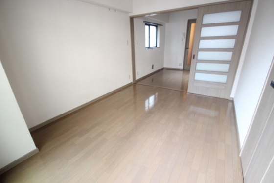 居室・リビング　※別室の写真です