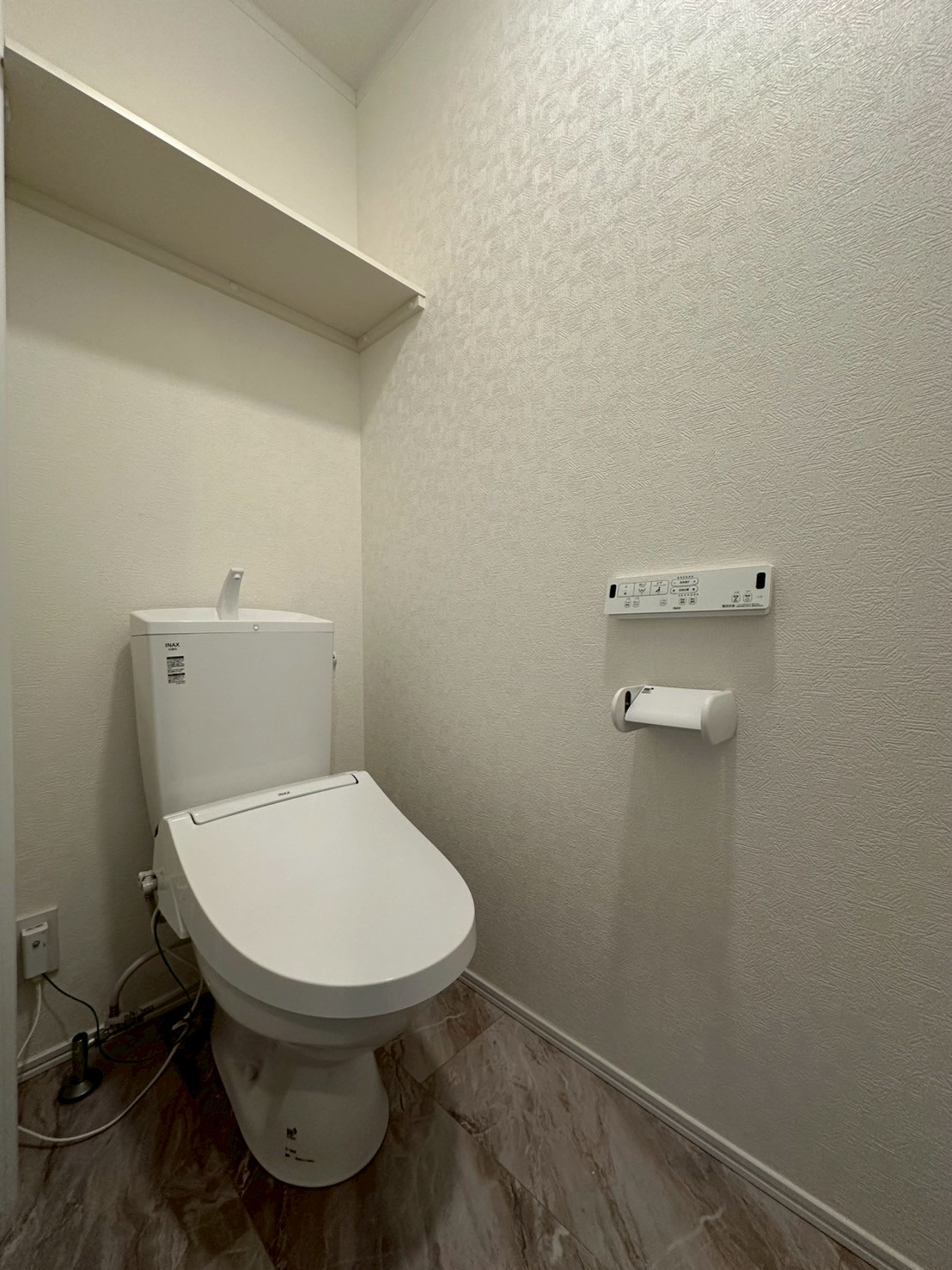 トイレ　温水洗浄便座