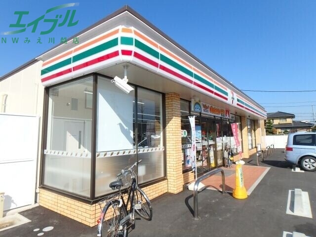 コンビニ　セブンイレブン四日市茂福店（コンビニ）まで777m