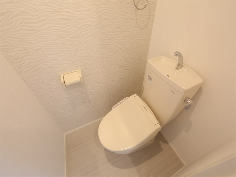 トイレ　温水洗浄暖房便座付トイレ　同仕様写真