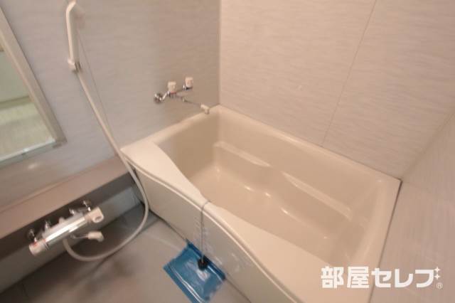 バス・シャワールーム　ゆったりバスルームです