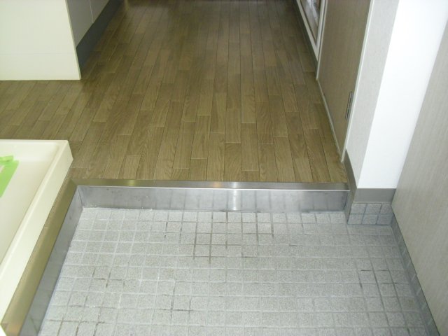 玄関　同物件別号室