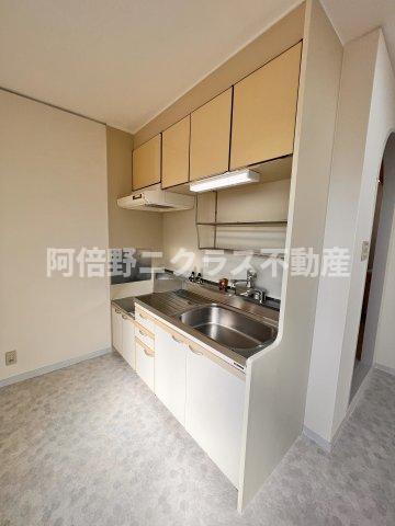 キッチン　内装は同建物別部屋の参考写真です。