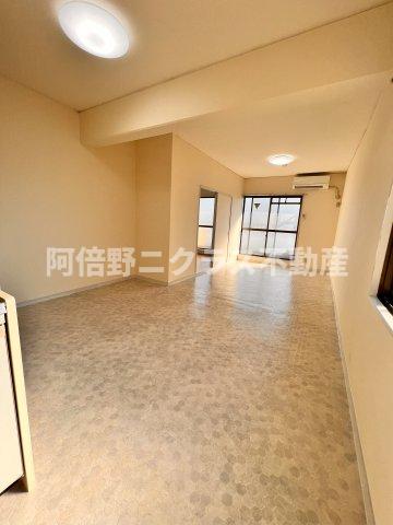 居室・リビング　内装は同建物別部屋の参考写真です。