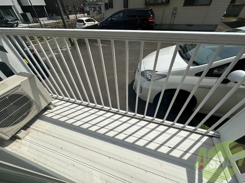 バルコニー　バルコニーにはしっかり洗濯物も干せますよ。