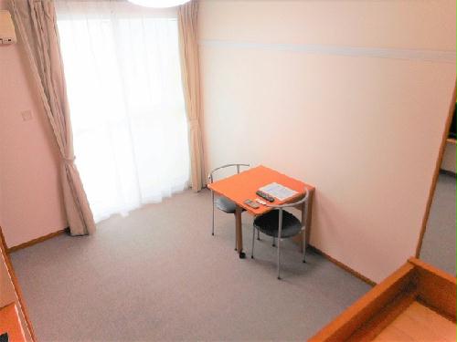 居室・リビング　ベッド上からのアングルです