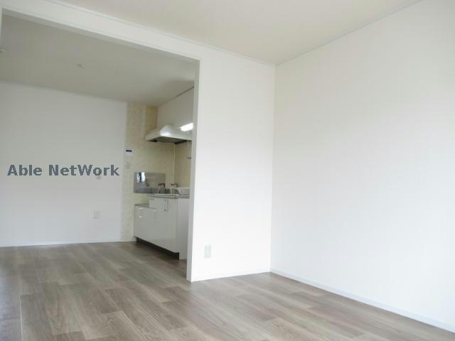 居室・リビング　※同物件別部屋