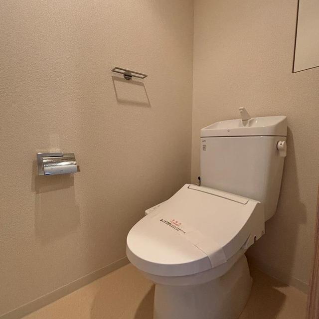 トイレ　※写真は同タイプ住戸です。