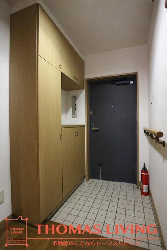 玄関　※写真を準備中のため、同物件の別室写真をご参照下さい。