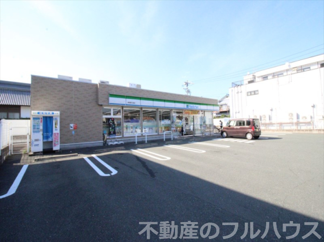 コンビニ　ファミリーマート 新城西入船店（コンビニ）まで624m