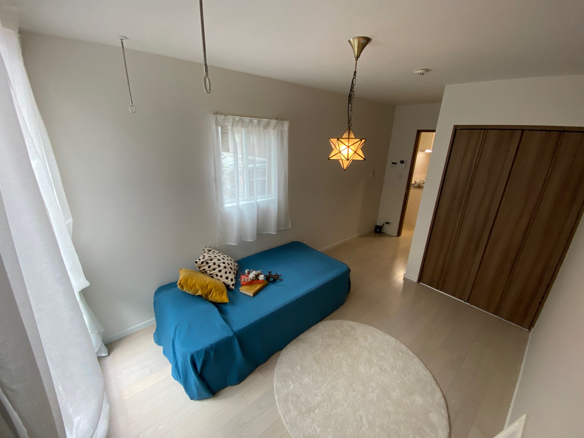 居室・リビング　※出窓はございません