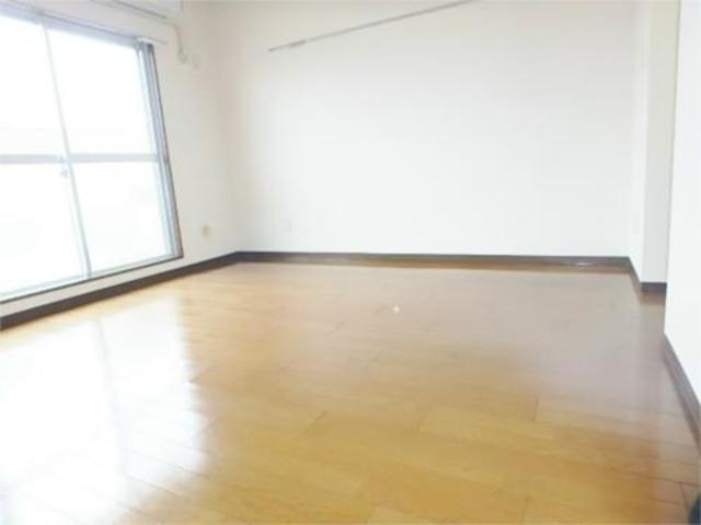 居室・リビング　日当たりのいい明るいお部屋です