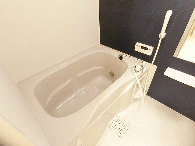 バス・シャワールーム　コンパクトで使いやすいお風呂です