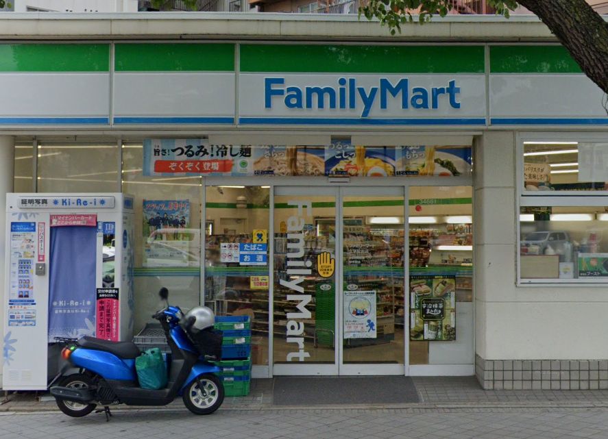 コンビニ　ファミリーマート 女学院前店（コンビニ）まで135m