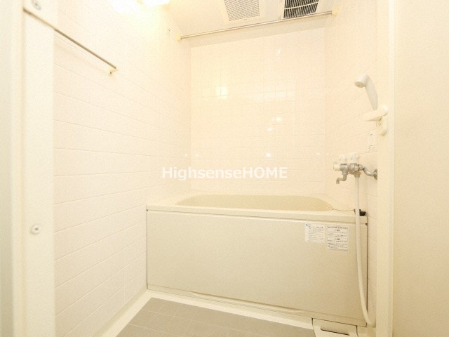 バス・シャワールーム　コンパクトで使いやすいお風呂です