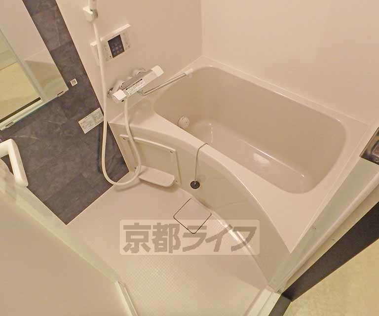 バス・シャワールーム　バスルームです。