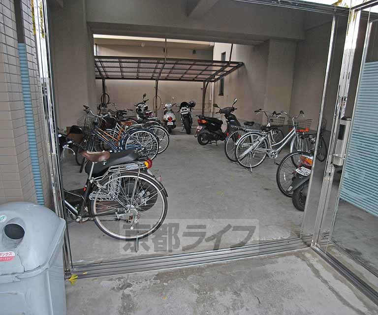 その他共有部分　たくさん止めれます。