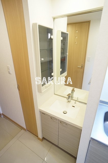 洗面設備　身支度に欠かせない独立洗面台♪